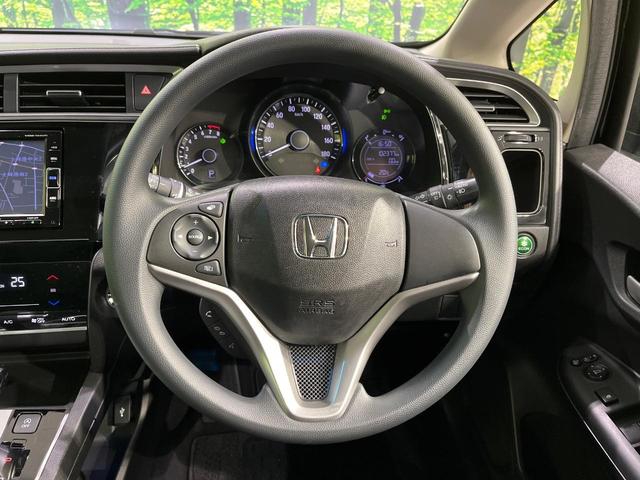 シャトル Ｇ　禁煙車　純正ナビ　バックカメラ　ＥＴＣ　ＬＥＤヘッドライト　ＬＥＤフォグライト　Ｂｌｕｅｔｏｏｔｈ　横滑り防止　ドアバイザー　スマートキー　アイドリングストップ　ＣＤ／ＤＶＤ再生　電動格納ミラー（12枚目）