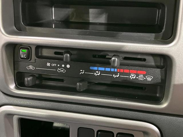 ハイゼットカーゴ デラックスリミテッド 4WD 禁煙車 MT車 エアコン パワーウィンドウ ラジオ再生 ドアバイザー ABS プライバシーガラス パワーステアリング 衝突安全ボディ(4枚目)
