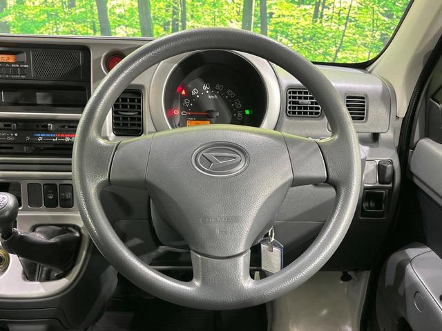 ハイゼットカーゴ デラックスリミテッド 4WD 禁煙車 MT車 エアコン パワーウィンドウ ラジオ再生 ドアバイザー ABS プライバシーガラス パワーステアリング 衝突安全ボディ(8枚目)