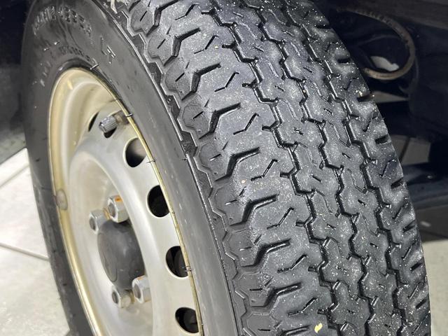 ハイゼットカーゴ デラックスリミテッド 4WD 禁煙車 MT車 エアコン パワーウィンドウ ラジオ再生 ドアバイザー ABS プライバシーガラス パワーステアリング 衝突安全ボディ(20枚目)