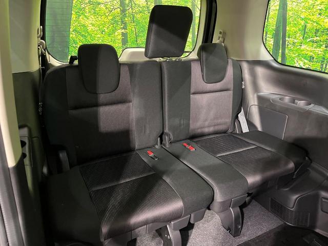 セレナ ハイウェイスター 4WD 禁煙車 寒冷地仕様 フリップダウンモニター プロパイロット 衝突軽減 純正9インチナビ 全周囲カメラ ドラレコ ETC 駐車支援システム スマートキー クリアランスソナー アイドリングストップ(12枚目)