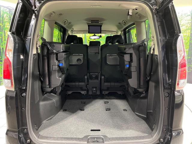 セレナ ハイウェイスター 4WD 禁煙車 寒冷地仕様 フリップダウンモニター プロパイロット 衝突軽減 純正9インチナビ 全周囲カメラ ドラレコ ETC 駐車支援システム スマートキー クリアランスソナー アイドリングストップ(13枚目)