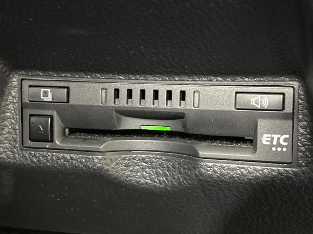 ヤリス ハイブリッドX 4WD バックカメラ 衝突被害軽減システム レーダークルーズ 禁煙車 スマートキー ビルトインETC オートハイビーム 車線逸脱警報 オートライト オートエアコン Bluetooth フルセグ(8枚目)