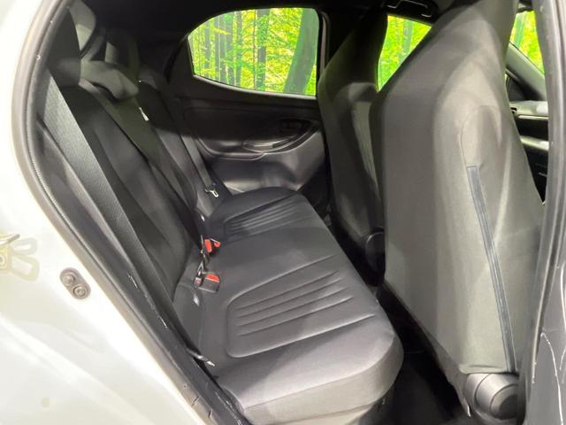 ヤリス ハイブリッドX 4WD バックカメラ 衝突被害軽減システム レーダークルーズ 禁煙車 スマートキー ビルトインETC オートハイビーム 車線逸脱警報 オートライト オートエアコン Bluetooth フルセグ(11枚目)