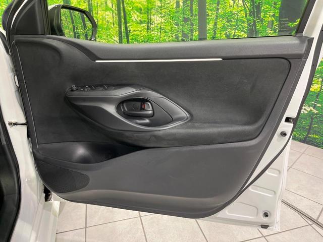 ヤリス ハイブリッドX 4WD バックカメラ 衝突被害軽減システム レーダークルーズ 禁煙車 スマートキー ビルトインETC オートハイビーム 車線逸脱警報 オートライト オートエアコン Bluetooth フルセグ(32枚目)