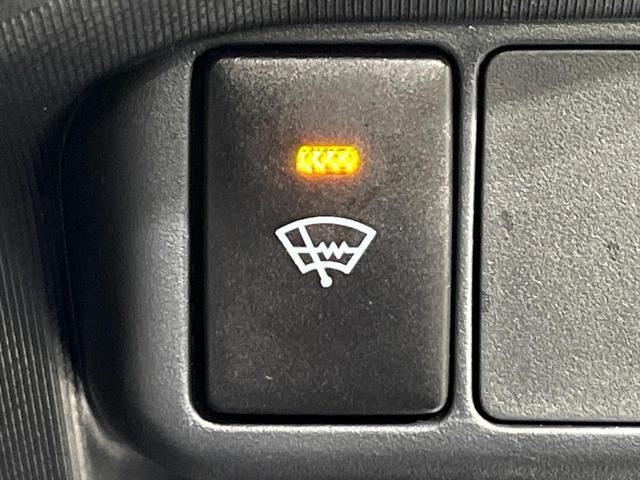 アクア S 禁煙車 ナビ 寒冷地仕様 Bluetooth シートリフター オートエアコン バニティミラー ドアバイザー プライバシーガラス 盗難防止装置 アイドリングストップ CD/DVD再生(4枚目)