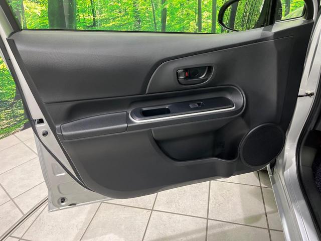 アクア S 禁煙車 ナビ 寒冷地仕様 Bluetooth シートリフター オートエアコン バニティミラー ドアバイザー プライバシーガラス 盗難防止装置 アイドリングストップ CD/DVD再生(28枚目)