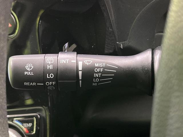 アクア S 禁煙車 ナビ 寒冷地仕様 Bluetooth シートリフター オートエアコン バニティミラー ドアバイザー プライバシーガラス 盗難防止装置 アイドリングストップ CD/DVD再生(44枚目)