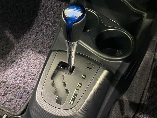 アクア S 禁煙車 ナビ 寒冷地仕様 Bluetooth シートリフター オートエアコン バニティミラー ドアバイザー プライバシーガラス 盗難防止装置 アイドリングストップ CD/DVD再生(47枚目)