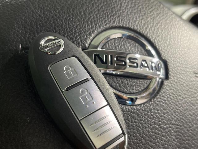 デュアリス 20G FOUR 禁煙車 ガラスルーフ 純正ナビ バックカメラ ETC HIDヘッドライト 左右独立オートエアコン スマートキー フォグランプ 革巻きステアリング 純正17インチアルミホイール(8枚目)