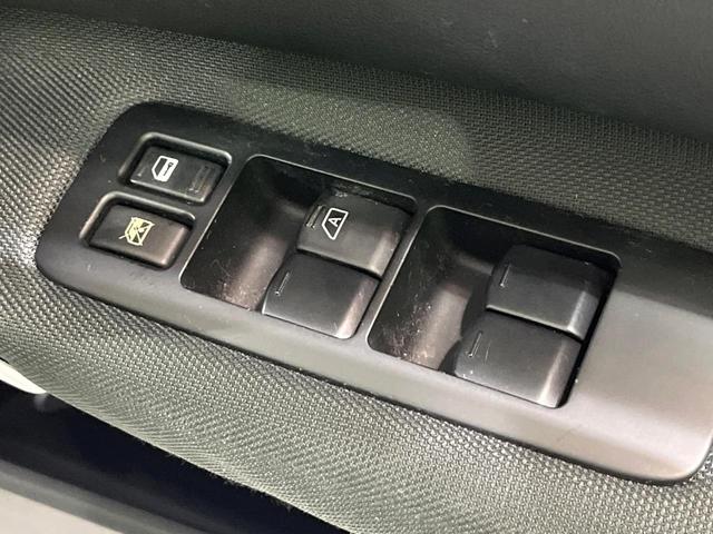 デュアリス 20G FOUR 禁煙車 ガラスルーフ 純正ナビ バックカメラ ETC HIDヘッドライト 左右独立オートエアコン スマートキー フォグランプ 革巻きステアリング 純正17インチアルミホイール(23枚目)