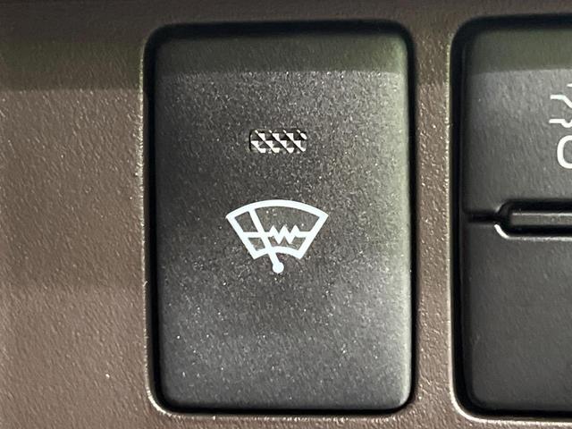 ルーミー G 4WD 禁煙車 衝突軽減 ナビバックカメラ 両側電動ドア 寒冷地仕様 ETC シートヒーター ドラレコ クリアランスソナー LEDヘッド LEDフォグ フルセグTV スマートキー シートバックテーブル(4枚目)