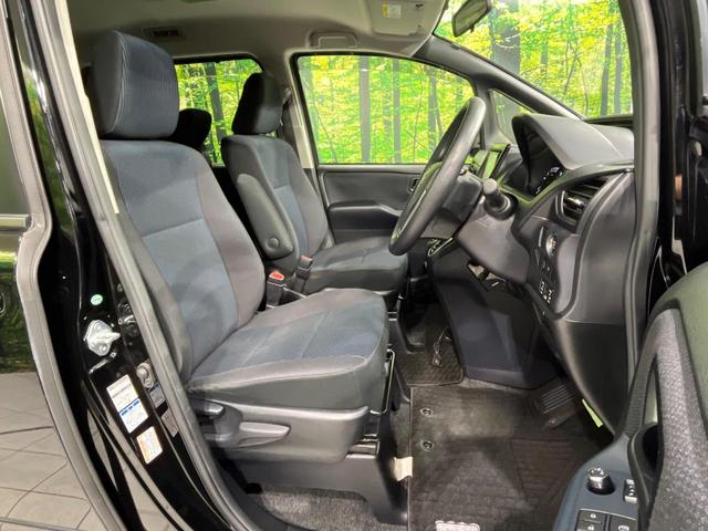 ノア Ｘ　４ＷＤ　禁煙車　モデリスタエアロ　フリップダウンモニター　ＳＤナビ　寒冷地仕様　両側電動スライドドア　バックカメラ　ＥＴＣ　スマートキー　ダブルエアコン　横滑り防止装置　アイドリングストップ（9枚目）