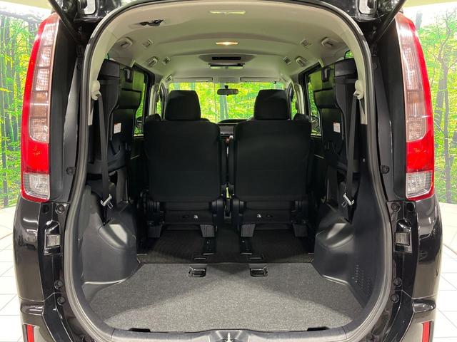 ノア Ｘ　４ＷＤ　禁煙車　モデリスタエアロ　フリップダウンモニター　ＳＤナビ　寒冷地仕様　両側電動スライドドア　バックカメラ　ＥＴＣ　スマートキー　ダブルエアコン　横滑り防止装置　アイドリングストップ（12枚目）