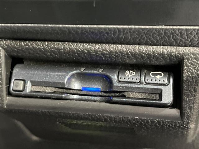 インプレッサスポーツ 2.0i-Sアイサイト 4WD 禁煙車 衝突軽減 純正ナビ レーダークルーズ バックカメラ Bluetooth ETC HIDヘッドライト フロントフォグ オートライト オートエアコン スマートキー パドルシフト(7枚目)