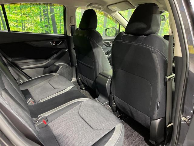 後部座席も気になるようなキズ・汚れやへたり等、大きなダメージはなく、良好な状態です。