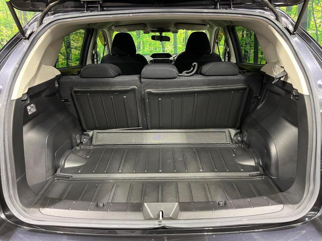 ラゲッジルームは、大容量のスペースを確保。普段のお買い物からレジャーまで、幅広く活躍してくれます！また、リアシートを倒すことでバリエーション豊かにお使いいただけます。