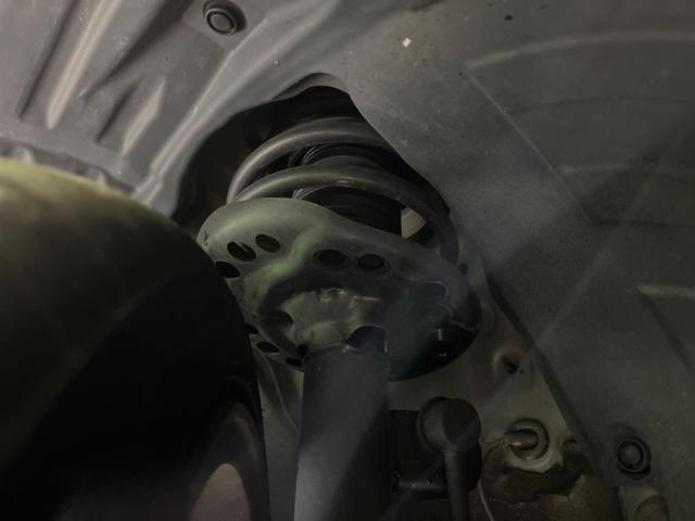 お車を安心してお乗りいただく為には、足回りの定期点検が欠かせません。サービスサポート（有償保証）では無料点検もご提供しており、安心のカーライフをお過ごしいただけるサポート体制が整っています。