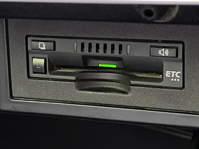 ランドクルーザープラド ＴＸ　Ｌパッケージ　４ＷＤ　禁煙車　衝突軽減　純正９型ナビ　バックカメラ　レーダークルーズ　シートベンチレーション　ＥＴＣ　ドラレコ　７人乗り　黒革シート　前席パワーシート　クリアランスソナー　ＬＥＤヘッド（7枚目）