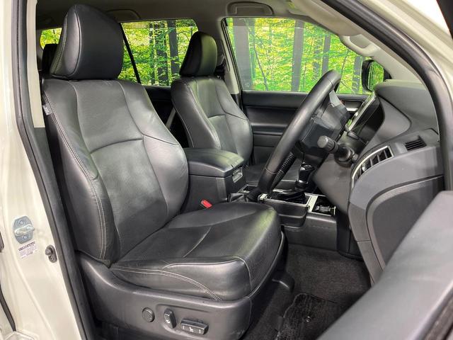 ランドクルーザープラド ＴＸ　Ｌパッケージ　４ＷＤ　禁煙車　衝突軽減　純正９型ナビ　バックカメラ　レーダークルーズ　シートベンチレーション　ＥＴＣ　ドラレコ　７人乗り　黒革シート　前席パワーシート　クリアランスソナー　ＬＥＤヘッド（9枚目）