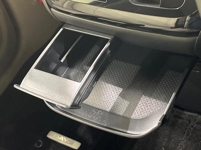 デイズ Ｘ　４ＷＤ　禁煙車　衝突軽減　バックカメラ　ＥＴＣ　ドラレコ　前席シートヒーター　クリアランスソナー　スマートキー　オートハイビーム　オートエアコン　純正１４インチアルミホイール　シートアンダーボックス（42枚目）