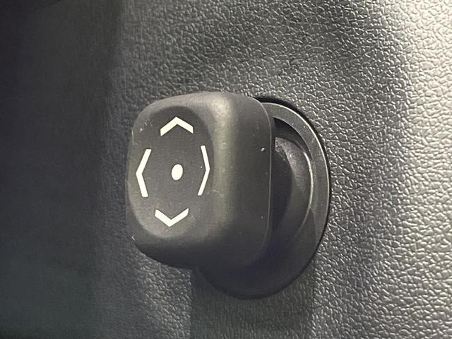 ハリアー プレミアム　４ＷＤ　禁煙車　衝突軽減　純正ナビ　ＥＴＣ　パワーバックドア　バックカメラ　Ｂｌｕｅｔｏｏｔｈ　前席シートヒーター　クルコン　電動格納ミラー　オートライト　オートエアコン　スマートキー（38枚目）