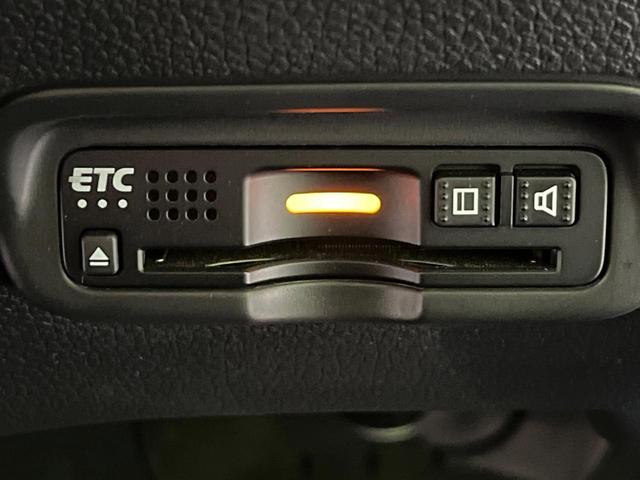 ヴェゼル ハイブリッドＺ・ホンダセンシング　４ＷＤ　禁煙車　衝突軽減　無限フルエアロ　純正ナビ　レーダークルーズ　バックカメラ　ＥＴＣ　前席シートヒーター　寒冷地仕様　前席パワーシート　オートライト　オートエアコン　オートハイビーム（8枚目）