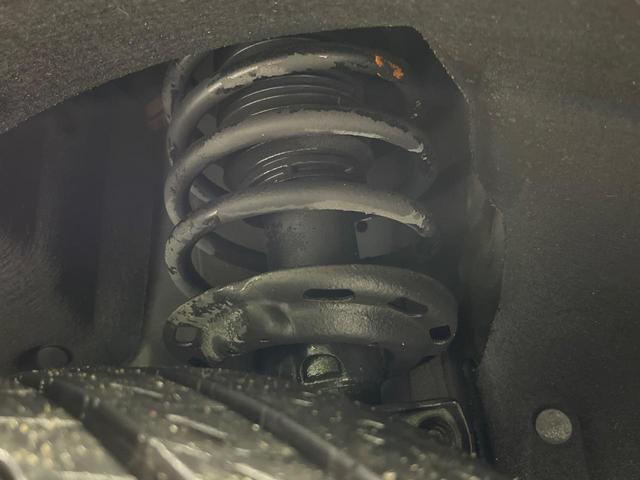 ヴェゼル ハイブリッドＺ・ホンダセンシング　４ＷＤ　禁煙車　衝突軽減　無限フルエアロ　純正ナビ　レーダークルーズ　バックカメラ　ＥＴＣ　前席シートヒーター　寒冷地仕様　前席パワーシート　オートライト　オートエアコン　オートハイビーム（21枚目）