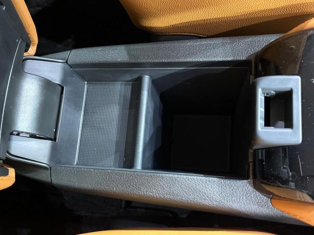 ヴェゼル ハイブリッドＺ・ホンダセンシング　４ＷＤ　禁煙車　衝突軽減　無限フルエアロ　純正ナビ　レーダークルーズ　バックカメラ　ＥＴＣ　前席シートヒーター　寒冷地仕様　前席パワーシート　オートライト　オートエアコン　オートハイビーム（24枚目）