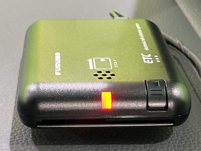 ステップワゴン スパーダ　４ＷＤ　禁煙車　衝突軽減　ナビ　バックカメラ　両側電動ドア　ブラインドスポットモニター　ＥＴＣ　シートヒーター　パワーバックドア　レーダークルーズコントロール　ドラレコ　Ｂｌｕｅｔｏｏｔｈ　フルセグ（8枚目）