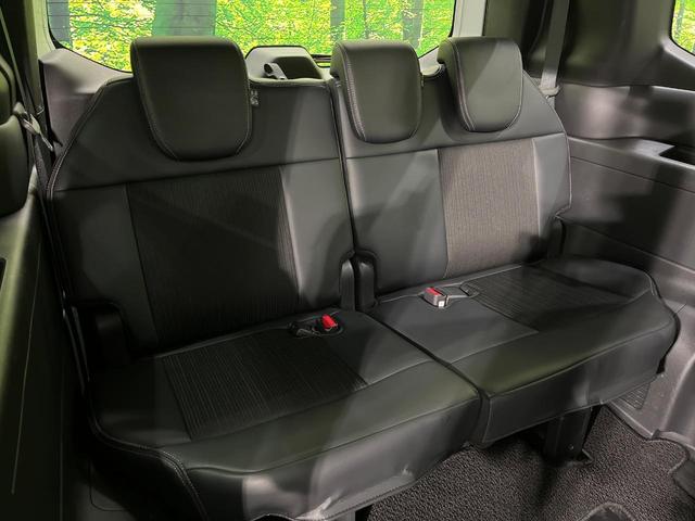 ステップワゴン スパーダ　４ＷＤ　禁煙車　衝突軽減　ナビ　バックカメラ　両側電動ドア　ブラインドスポットモニター　ＥＴＣ　シートヒーター　パワーバックドア　レーダークルーズコントロール　ドラレコ　Ｂｌｕｅｔｏｏｔｈ　フルセグ（11枚目）