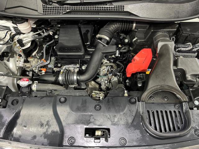 ステップワゴン スパーダ　４ＷＤ　禁煙車　衝突軽減　ナビ　バックカメラ　両側電動ドア　ブラインドスポットモニター　ＥＴＣ　シートヒーター　パワーバックドア　レーダークルーズコントロール　ドラレコ　Ｂｌｕｅｔｏｏｔｈ　フルセグ（20枚目）