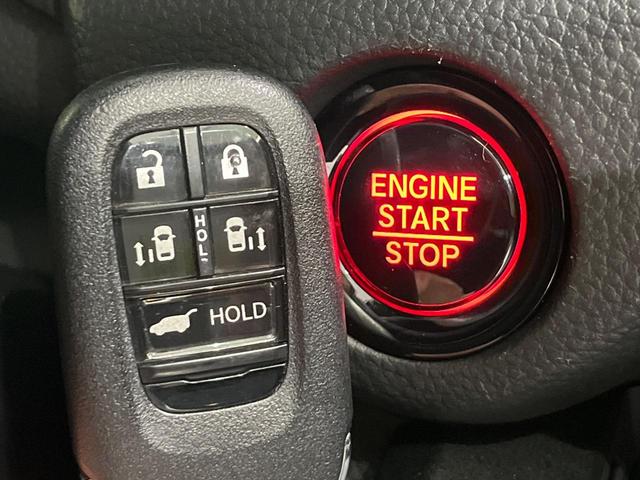 ステップワゴン スパーダ　４ＷＤ　禁煙車　衝突軽減　ナビ　バックカメラ　両側電動ドア　ブラインドスポットモニター　ＥＴＣ　シートヒーター　パワーバックドア　レーダークルーズコントロール　ドラレコ　Ｂｌｕｅｔｏｏｔｈ　フルセグ（30枚目）