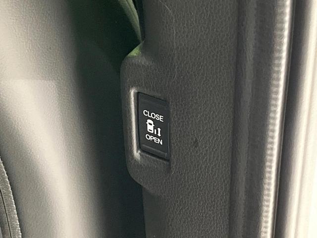 ステップワゴン スパーダ　４ＷＤ　禁煙車　衝突軽減　ナビ　バックカメラ　両側電動ドア　ブラインドスポットモニター　ＥＴＣ　シートヒーター　パワーバックドア　レーダークルーズコントロール　ドラレコ　Ｂｌｕｅｔｏｏｔｈ　フルセグ（56枚目）