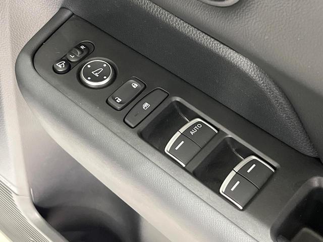 ステップワゴン スパーダ　４ＷＤ　禁煙車　衝突軽減　ナビ　バックカメラ　両側電動ドア　ブラインドスポットモニター　ＥＴＣ　シートヒーター　パワーバックドア　レーダークルーズコントロール　ドラレコ　Ｂｌｕｅｔｏｏｔｈ　フルセグ（57枚目）