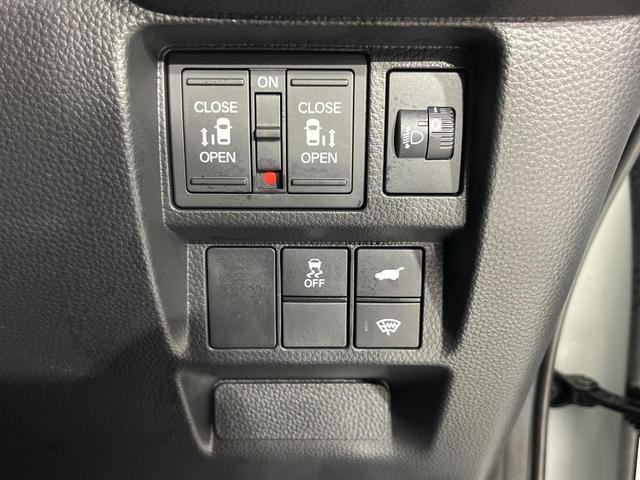 ステップワゴン スパーダ　４ＷＤ　禁煙車　衝突軽減　ナビ　バックカメラ　両側電動ドア　ブラインドスポットモニター　ＥＴＣ　シートヒーター　パワーバックドア　レーダークルーズコントロール　ドラレコ　Ｂｌｕｅｔｏｏｔｈ　フルセグ（61枚目）