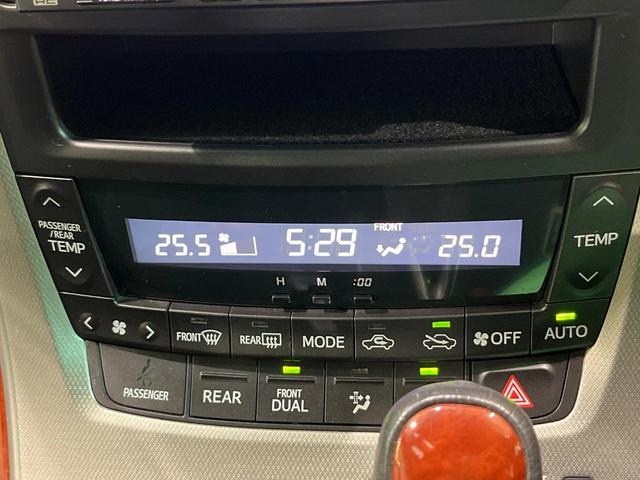 ヴェルファイア ２．４Ｚ　プラチナセレクションＩＩ　４ＷＤ　禁煙車　フリップダウンモニター　ナビ　バックカメラ　寒冷地仕様　両側パワスラ　ＥＴＣ　パワーバックドア　ＨＩＤヘッド　クリアランスソナー　純正１８インチアルミ　ウッドコンビ（67枚目）