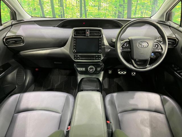 プリウス Ｓツーリングセレクション・ブラックエディション　４ＷＤ　禁煙車　２トーン　寒冷地仕様　ＡＣ１００Ｖ電源　ディスプレイオーディオ　全周囲カメラ　レーダークルーズコントロール　ＥＴＣ　ＬＥＤヘッドライト　ＬＥＤフォグライト　オートマチックハイビーム（2枚目）