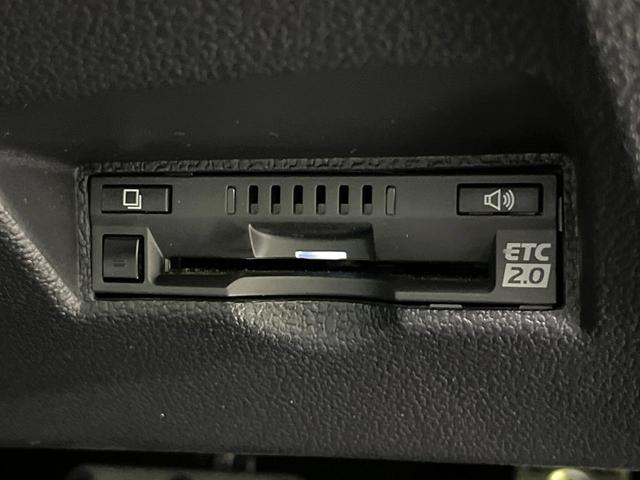 プリウス Ｓツーリングセレクション・ブラックエディション　４ＷＤ　禁煙車　２トーン　寒冷地仕様　ＡＣ１００Ｖ電源　ディスプレイオーディオ　全周囲カメラ　レーダークルーズコントロール　ＥＴＣ　ＬＥＤヘッドライト　ＬＥＤフォグライト　オートマチックハイビーム（8枚目）