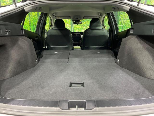 プリウス Ｓツーリングセレクション・ブラックエディション　４ＷＤ　禁煙車　２トーン　寒冷地仕様　ＡＣ１００Ｖ電源　ディスプレイオーディオ　全周囲カメラ　レーダークルーズコントロール　ＥＴＣ　ＬＥＤヘッドライト　ＬＥＤフォグライト　オートマチックハイビーム（11枚目）