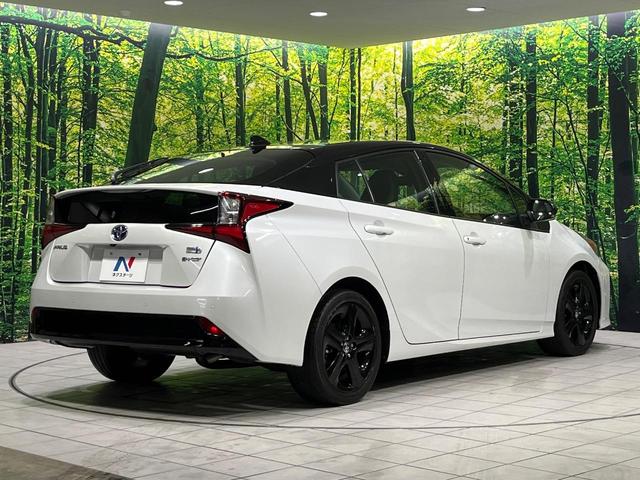 プリウス Ｓツーリングセレクション・ブラックエディション　４ＷＤ　禁煙車　２トーン　寒冷地仕様　ＡＣ１００Ｖ電源　ディスプレイオーディオ　全周囲カメラ　レーダークルーズコントロール　ＥＴＣ　ＬＥＤヘッドライト　ＬＥＤフォグライト　オートマチックハイビーム（18枚目）