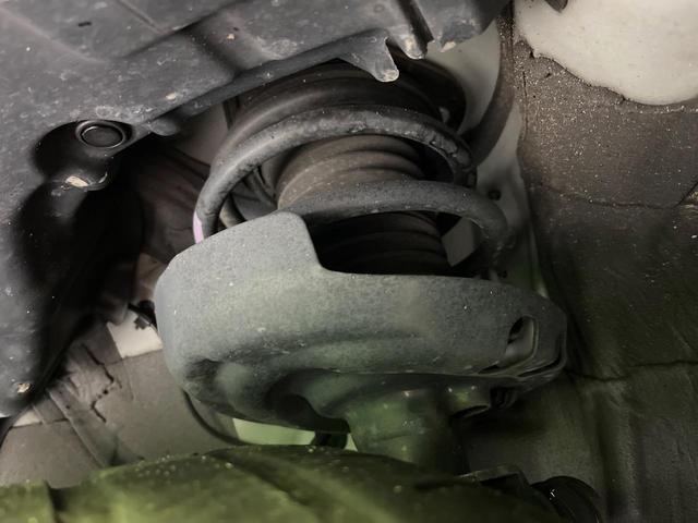 プリウス Ｓツーリングセレクション・ブラックエディション　４ＷＤ　禁煙車　２トーン　寒冷地仕様　ＡＣ１００Ｖ電源　ディスプレイオーディオ　全周囲カメラ　レーダークルーズコントロール　ＥＴＣ　ＬＥＤヘッドライト　ＬＥＤフォグライト　オートマチックハイビーム（21枚目）