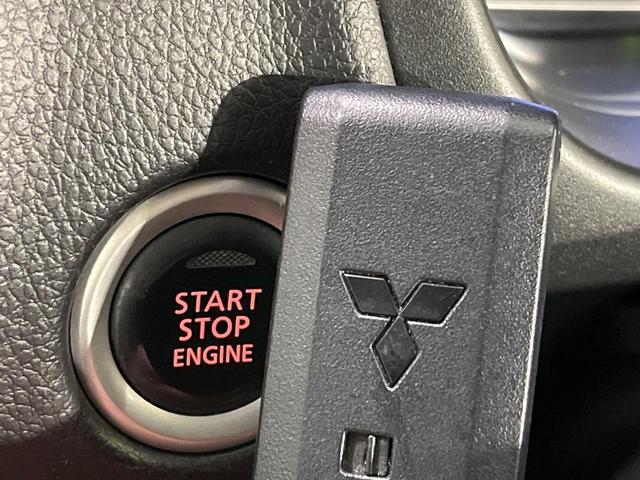 【オペレーションキー】カバンやポケットに入れたままでもドアの施錠・解錠が可能なスマートキーを装備。エンジンのオン・オフ時もカギを取り出す必要が無いからとっても便利です♪