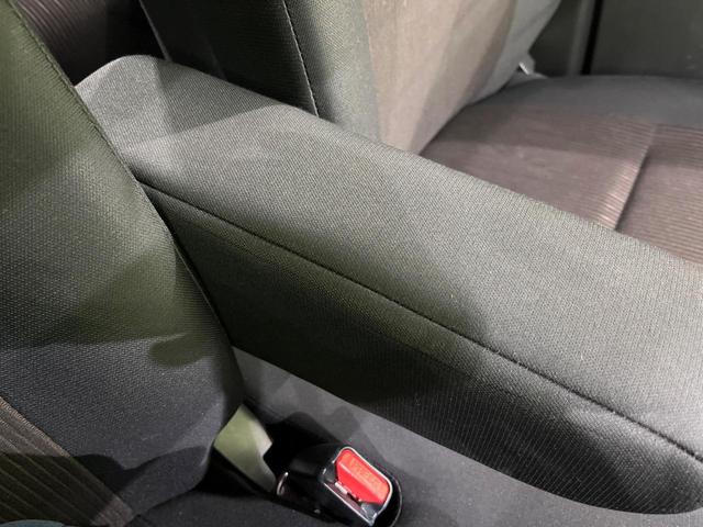 【アームレスト】運転中の身体の負担を軽減してくれるアームレストを装備♪