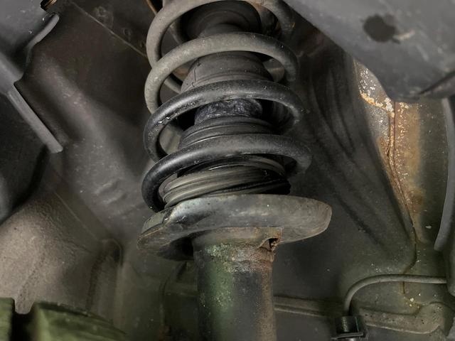 お車を安心してお乗りいただく為には、足回りの定期点検が欠かせません。サービスサポート（有償保証）では無料点検もご提供しており、安心のカーライフをお過ごしいただけるサポート体制が整っています。