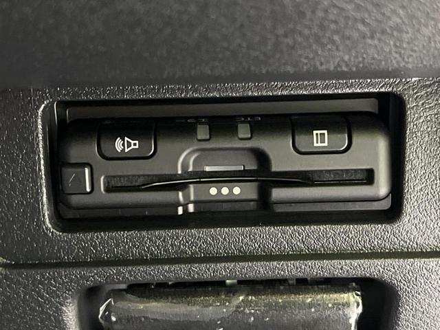 ノート Ｓ　ＦＯＵＲ　４ＷＤ　禁煙車　衝突軽減　９インチナビ　バックカメラ　ＥＴＣ　コーナーセンサー　シートヒーター　ハンドルヒーター　電動パーキングブレーキ　スマートキー　オートマチックハイビーム　パワーステアリング（6枚目）