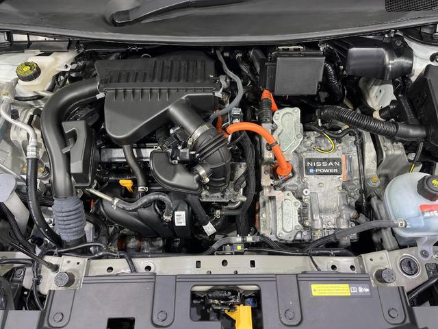 ノート Ｓ　ＦＯＵＲ　４ＷＤ　禁煙車　衝突軽減　９インチナビ　バックカメラ　ＥＴＣ　コーナーセンサー　シートヒーター　ハンドルヒーター　電動パーキングブレーキ　スマートキー　オートマチックハイビーム　パワーステアリング（19枚目）