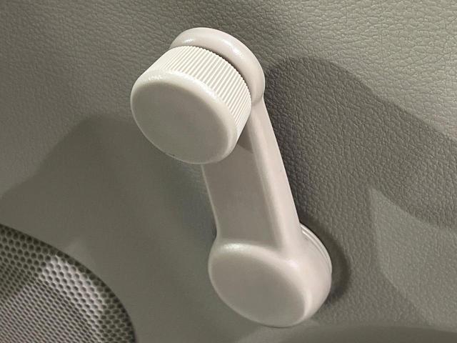 エブリイ ＰＡ　届出済未使用車　４ＷＤ　衝突軽減　コーナーセンサー　オートライト　アイドリングストップ　横滑り防止機能　車線逸脱防止機能　プライバシーガラス（22枚目）