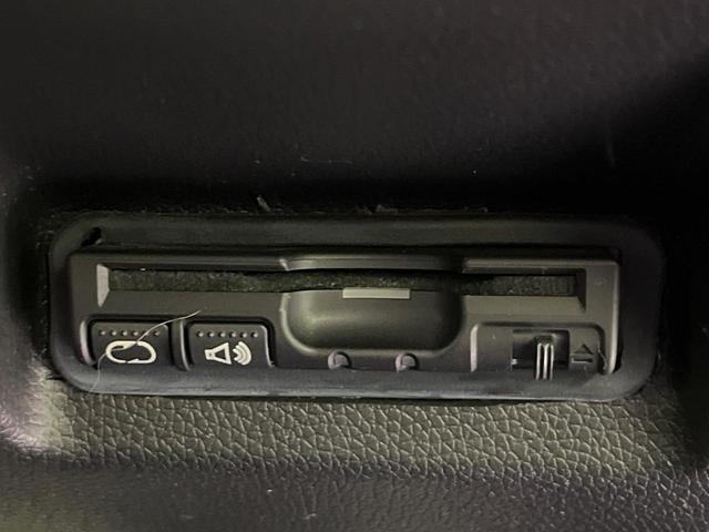 シャトル ハイブリッドＸ　禁煙車　衝突軽減　純正８型ナビ　バックカメラ　クルコン　ＥＴＣ　ＬＥＤヘッドライト　ステアリングスイッチ　シートリフター　スマートキー　Ｂｌｕｅｔｏｏｔｈ　電動格納ミラー　プライバシーガラス（6枚目）