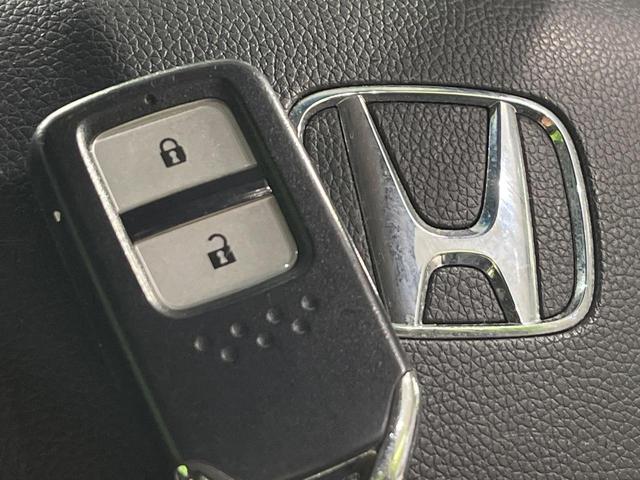 シャトル ハイブリッドＸ　禁煙車　衝突軽減　純正８型ナビ　バックカメラ　クルコン　ＥＴＣ　ＬＥＤヘッドライト　ステアリングスイッチ　シートリフター　スマートキー　Ｂｌｕｅｔｏｏｔｈ　電動格納ミラー　プライバシーガラス（8枚目）